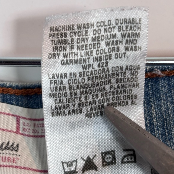 Levi Strauss Signature Bootcut Jeans Women’s 24W Short Blue Denim - Picture 13 of 13